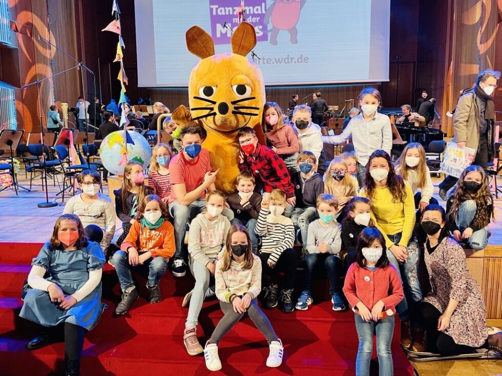 Schülerzeitungsteam beim WDR „Tanz mal mit der Maus“ GGS Ründeroth Schülerzeitungsteam beim WDR „Tanz mal mit der Maus“ GGS Ründeroth